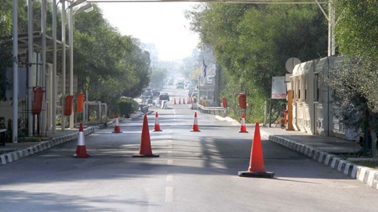 Güney Kıbrıs’taki İşlerine Gitmek İçin Dün Rum Kesimine Geçen Kıbrıslı Türklerle İlgili Haberler Rum Basınında
