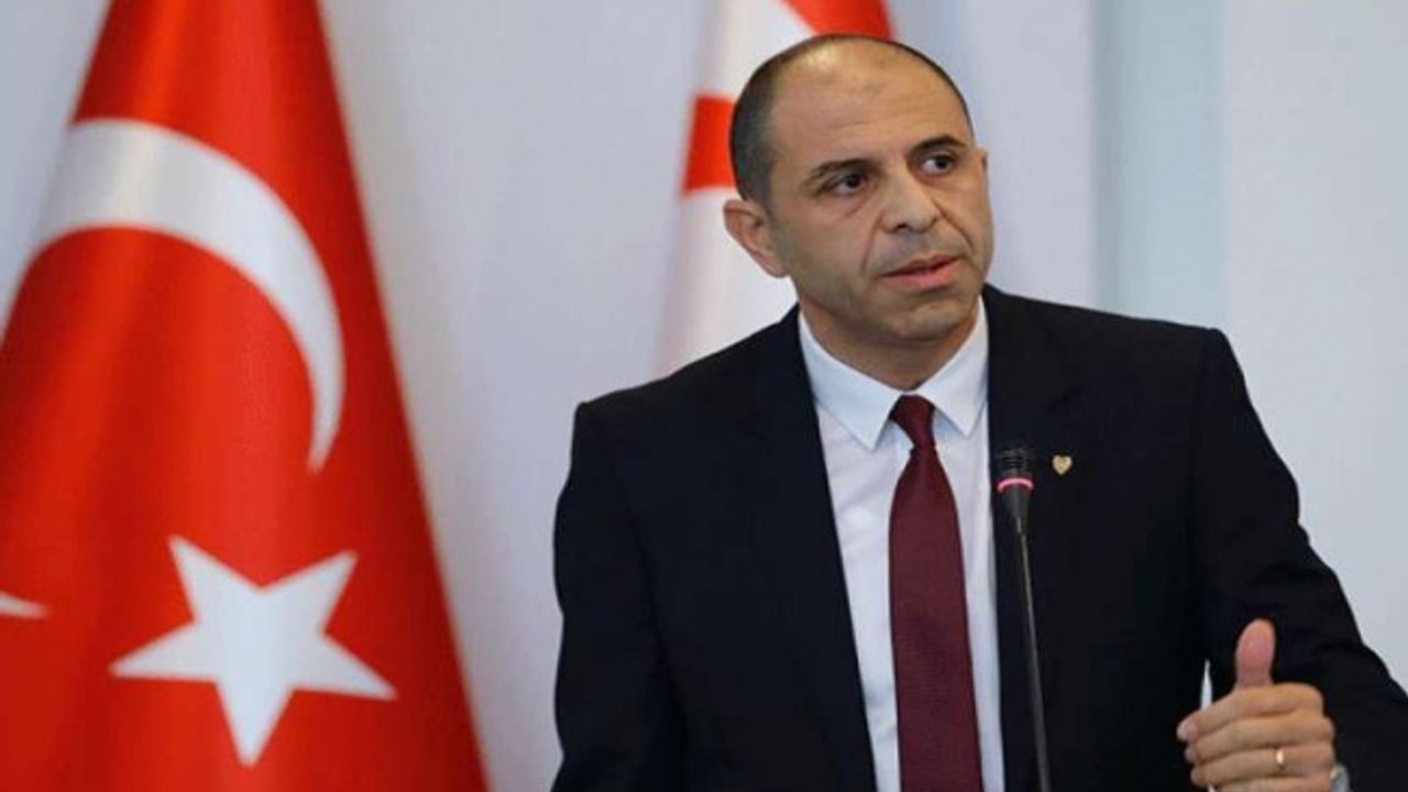 Özersay: "Rumlar kara sularımızı ihlal eden askeri tatbikat yapıyor"