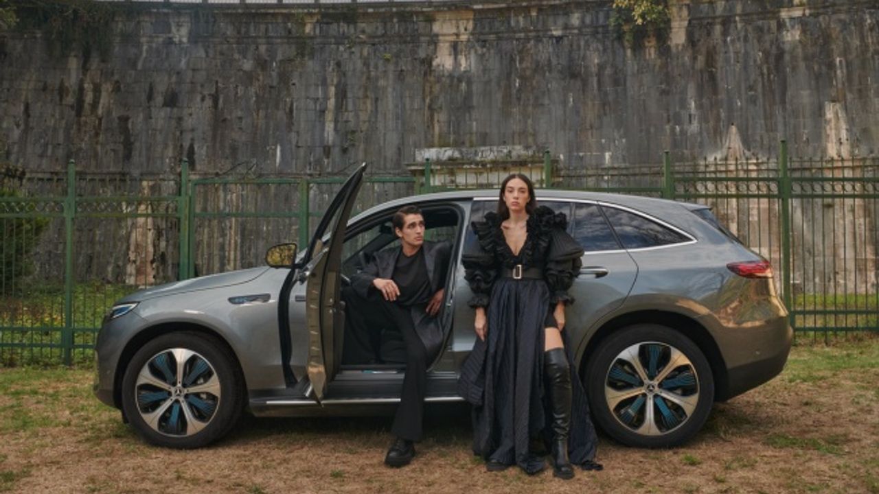 Özlem Süer İlkbahar-Yaz 2021 Koleksiyonunu  Mercedes-Benz Fashion Week Istanbul’da Tanıttı