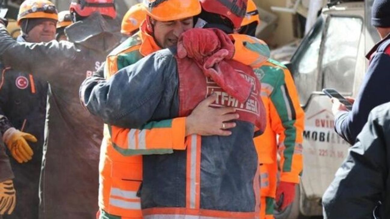 BAE'den Türkiye ve Suriye'deki depremzedelere 37 ton tıbbi malzeme yardımı