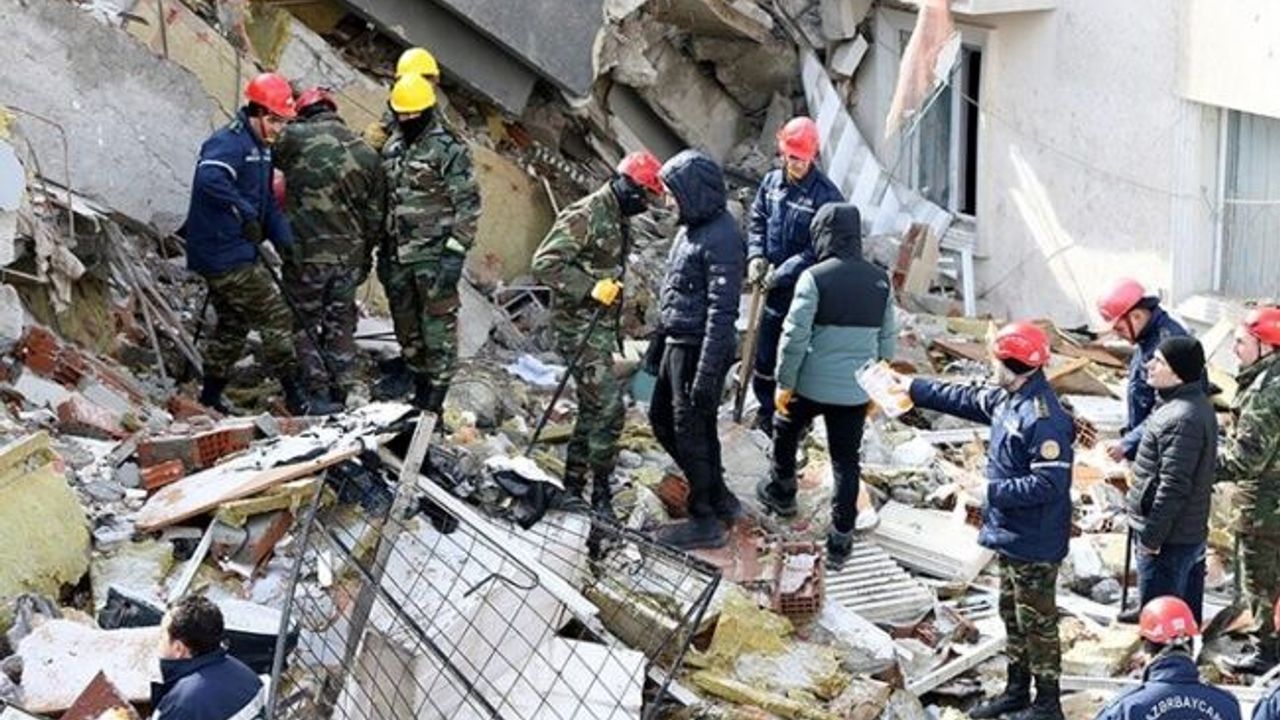 Kahramanmaraş'taki arama kurtarma ekiplerine Azerbaycan askerleri de dahil oldu