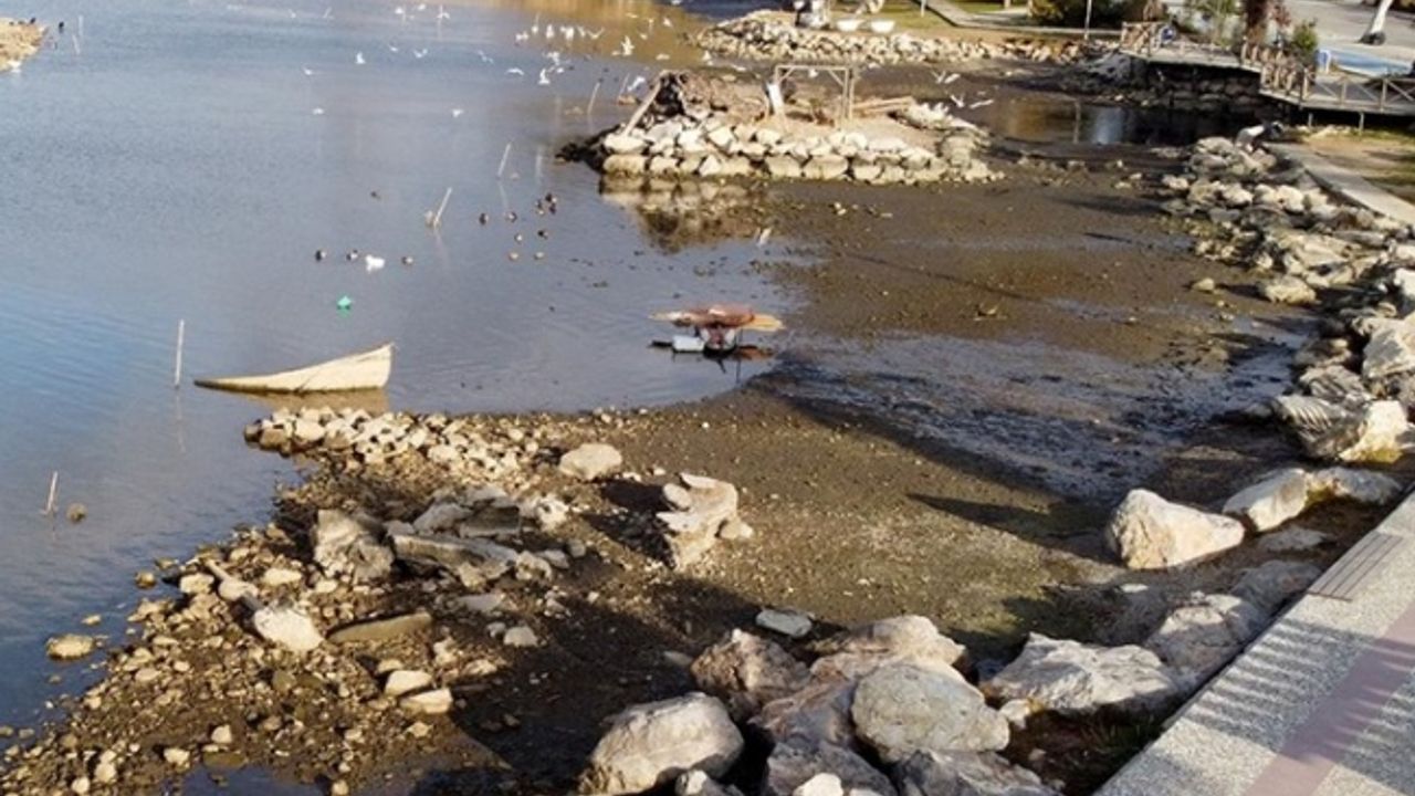 Uzmanlardan Ege Denizi'nde su çekilmesine ilişkin değerlendirme: Görülen su çekilmesinin sismik olaylarla ilgisi yok. Tamamen meteorolojik. Korkulacak bir şey yok"