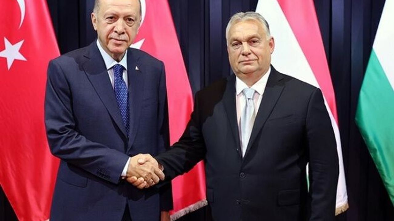 Erdoğan, Budapeşte'de Macaristan Başbakanı Orban ile görüştü