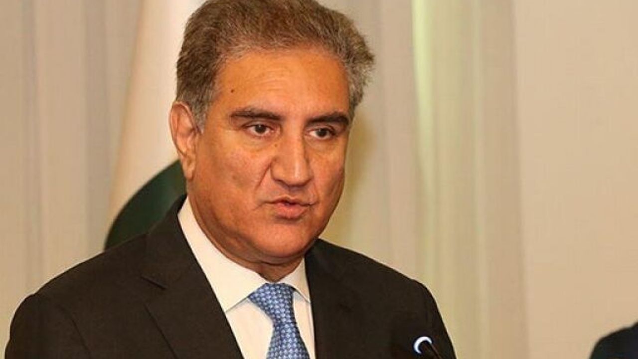 Pakistan'ın eski Dışişleri Bakanı Kureyşi "devlet sırlarını ifşa" suçlamasıyla gözaltına alındı