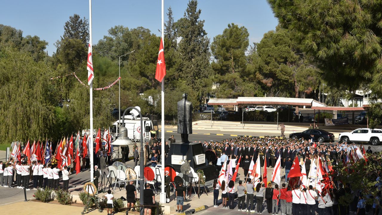 29 Ekim Cumhuriyet Bayramı nedeniyle Atatürk Anıtı'nda tören düzenlendi