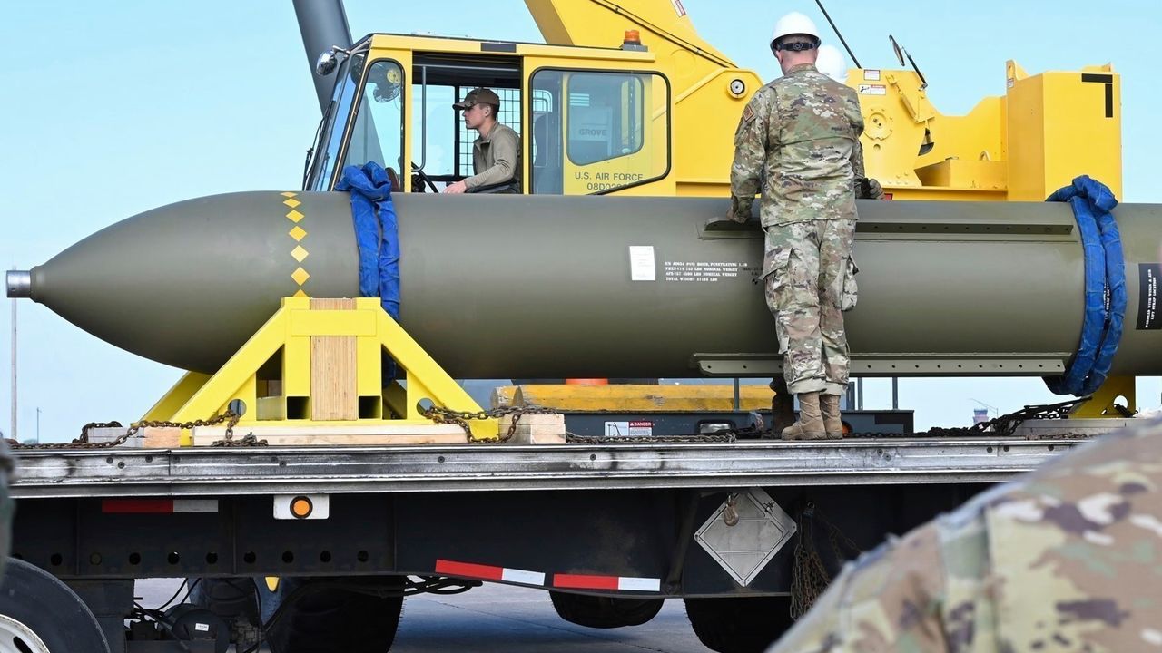 Trump'tan Pentagon'a "derhal" nükleer silah testlerine başlama talimatı