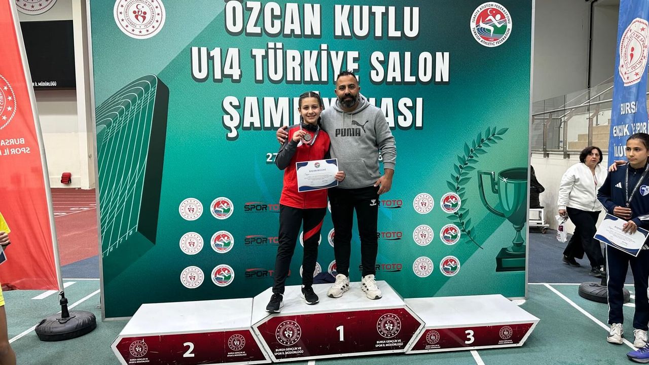 Elif, Bursa'da Türkiye üçüncüsü