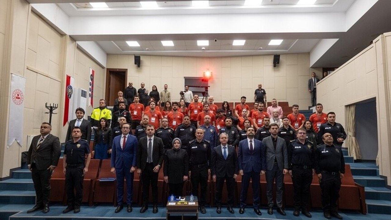 KKTC'den gazeteciler, Ankara'da düzenlenen savaş muhabirliği eğitimine katılıyor