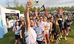 Maratonda akıllı saatiyle derece yakaladı