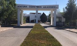 Atatürk Öğretmen Akademisi öğrencileri değiştirilen öğretmenlik sınav tüzüğünün geri çekilmesini istedi