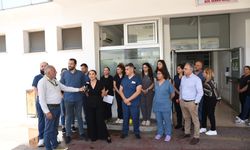 KTHES ve TIP-İŞ Girne Akçiçek Hastanesi önünde basın açıklaması yaptı