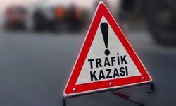 Alkollü kamyonet sürücüsü önündeki otomobile çaptı, çarptığı araç savrularak karşı şeride geçip durdu