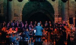 Mağusa Kent Orkestrası, efsanelerin şarkılarını seslendirdi
