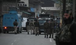 Pakistan güvenlik kaynakları: Hindistan'a ait 5 savaş uçağı düşürüldü