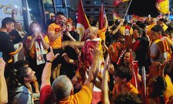 Galatasaray şampiyonluğunu ilan ederek beşinci yıldızı taktı, KKTC’de taraftarlar sokaklara döküldü