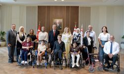 Cumhurbaşkanı Tatar Tekerlekli Sandalye Dans Milli Takımı sporcusu Yeliz Güllü ile bir araya geldi