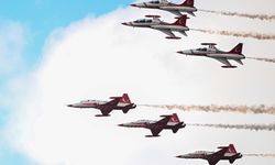Türk Yıldızları TEKNOFEST KKTC'de gösteri uçuşu yaptı