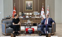 Cumhurbaşkanı Ersin Tatar, sanatçı Hülya Avşar’ı kabul etti