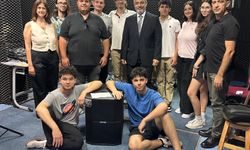 Telsim Freezone 11. Liselerarası Müzik Yarışması birincisi Levent College'e büyük ödülü teslim edildi