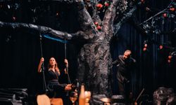 Kıbrıs Tiyatro Festivali kapsamında “Aşk Biter mi?” oyunu KÜKOM’da sahnelendi