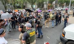 ABD'nin New York kentinde göçmenlere destek gösterisinde onlarca protestocu gözaltına alındı