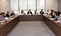 Meclis İdari Komite iki yasa tasarısını görüştü. Devlet Laboratuvarı Yasa Tasarısı Gene Kurul'a sevk edildi
