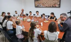 Erhürman, Dört İşlem Eğitim Merkezi öğrencilerini ağırladı: Umut doldum!