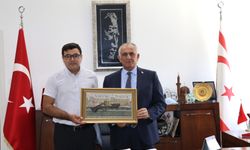 Bakan Çavuşoğlu, Kıbrıs -Azerbaycan Diaspora Merkezi Yönetim Kurulu Başkanı Dinyev’i kabul etti
