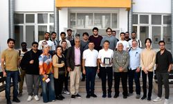 Ödüllü fizikçi Boshkayev DAÜ'de "kompakt nesneler" üzerinde sunum yaptı