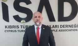 İŞAD, Erhürman’ı tebrik etti
