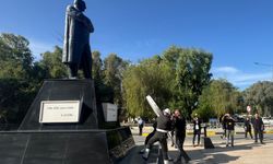 Cumhurbaşkanı Tufan Erhürman, Atatürk Anıtı’na çelenk sundu