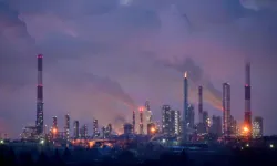 Petrol fiyatları, ABD'nin yeni Rusya yaptırımları sonrası yüzde 2'den fazla arttı