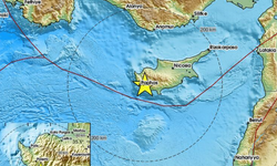 Avrupa-Akdeniz Sismoloji Merkezi depremin 5.7 büyüklüğünde olduğunu duyurdu
