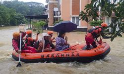 Endonezya'da şiddetli yağışların yol açtığı afetlerde ölenlerin sayısı 174'e yükseldi
