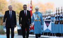 Türkiye Cumhuriyeti Cumhurbaşkanı Erdoğan, Cumhurbaşkanı Erhürman’ı resmi törenle karşıladı