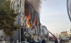 Kocaeli'de parfüm deposunda yangın: 6 can kaybı