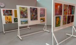 Berna Kelebek’in “Kelebek Esintileri” resim sergisi Ercan Havalimanı’da açıldı