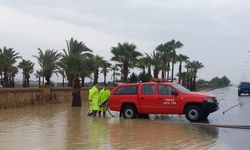 İtfaiye ekipleri su baskınlarına 20 personel ve 7 araçla müdahale etti