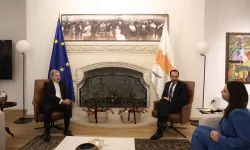 Johannes Hahn dün Hristodulidis’le görüştü