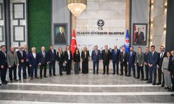 Öztürkler, Trabzon temasları çerçevesinde Valilik ve Büyükşehir Belediye Başkanlığı’nı ziyaret etti