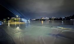 Bazı cadde ve sokaklar sular altında kaldı…