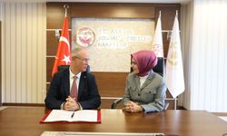 Hasipoğlu, Dijital Dünyada Çocuk Hakları Sözleşmesi'ni imzaladı