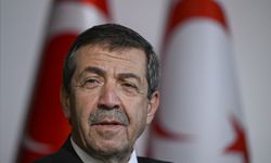 Ertuğruloğlu, Kıbrıs konusunda izlenen politikayı eleştirdi: “Kıbrıs Türkü’ne zaman ve statü kaybettiriliyor”