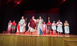 Hafta sonu tiyatroseverlerin beğenisine sunulan “Lisistrati”, 18 ve 25 Mart’ta yeniden sahnelenecek