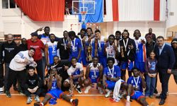 ÜniLeague’de şampiyon BAU