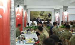 Türkiye Cumhurbaşkanı Yardımcısı Yılmaz, KKTC'de Mehmetçikle iftar yaptı