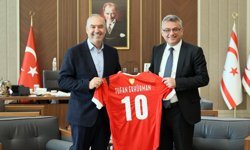 Erhürman, KTFF Başkanı Sertoğlu ve Yönetimini Kabul Etti