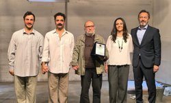 Ethal Tiyatrosu Lefkoşa’da sahnelendi. “Ethal Onur Ödülü” Yaşar Ersoy’a verildi