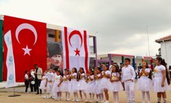 TC Lefkoşa Büyükelçiliği ve Yunus Emre Enstitüsü 23 Nisan dolayısıyla Mehmetçik İlkokulu’nda etkinlik düzenledi