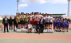 Şehit Turgut Ortaokulu’ndan çifte şampiyonluk